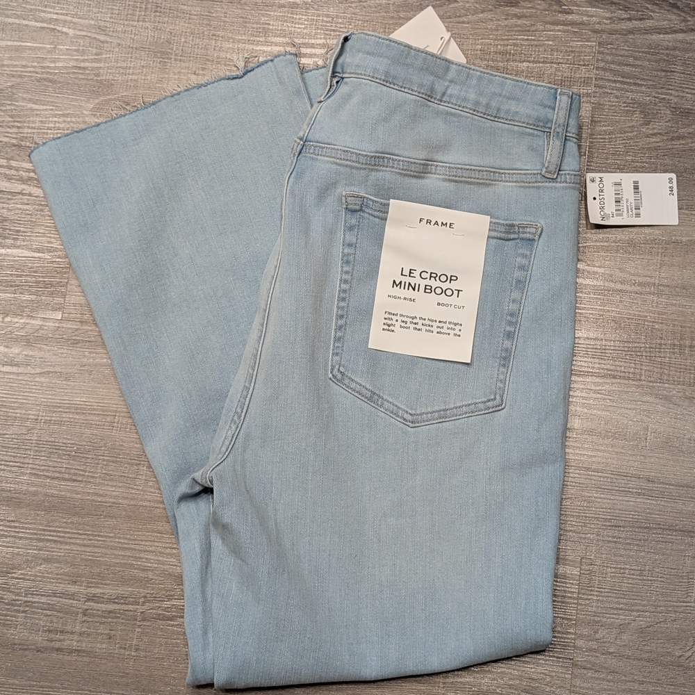 NWT Women's FRAME Le Crop Mini Boot Cut Jeans - Size 33